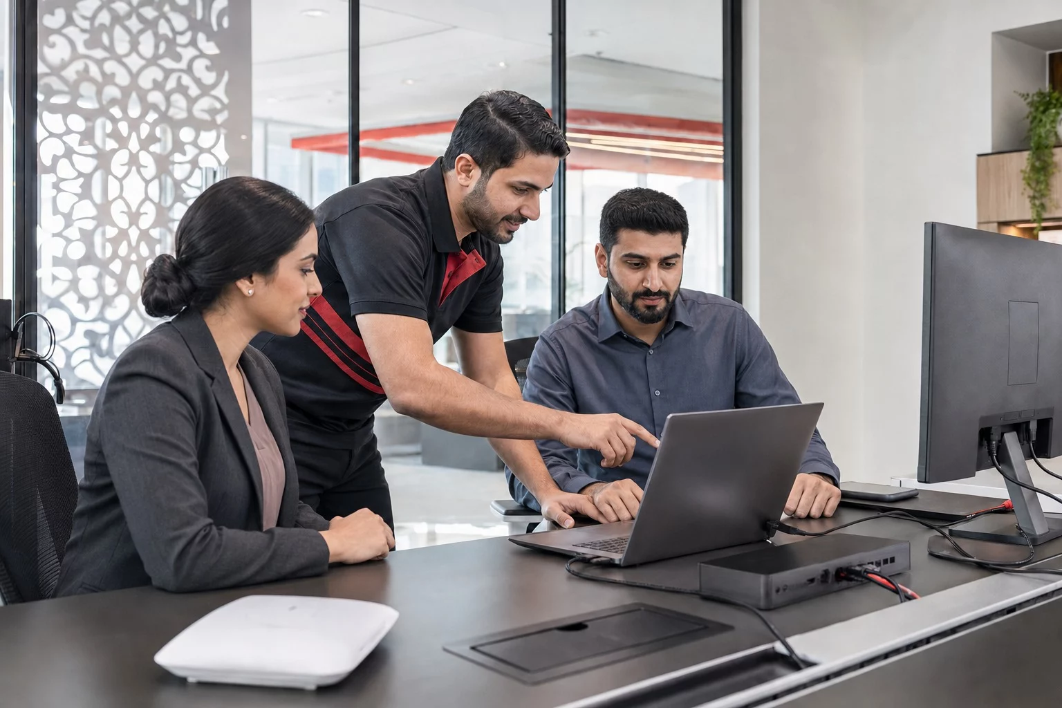 On-site IT engineer helping employees with secure workplace technology in a UAE office